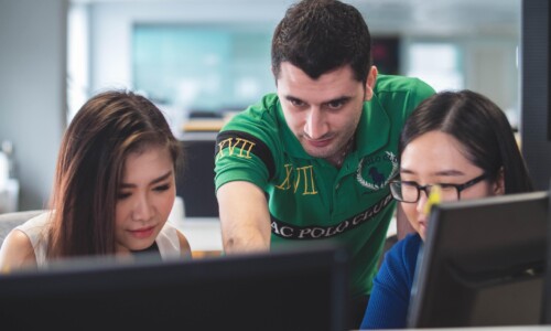 photo of international students at a computer by Mimi Thian for Gasparian Spivey Immigration